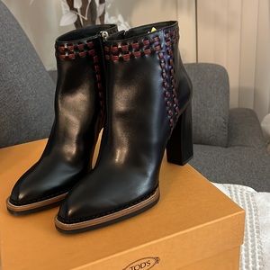 NIB TOD’S Gomma Black Leather Ankle Booties